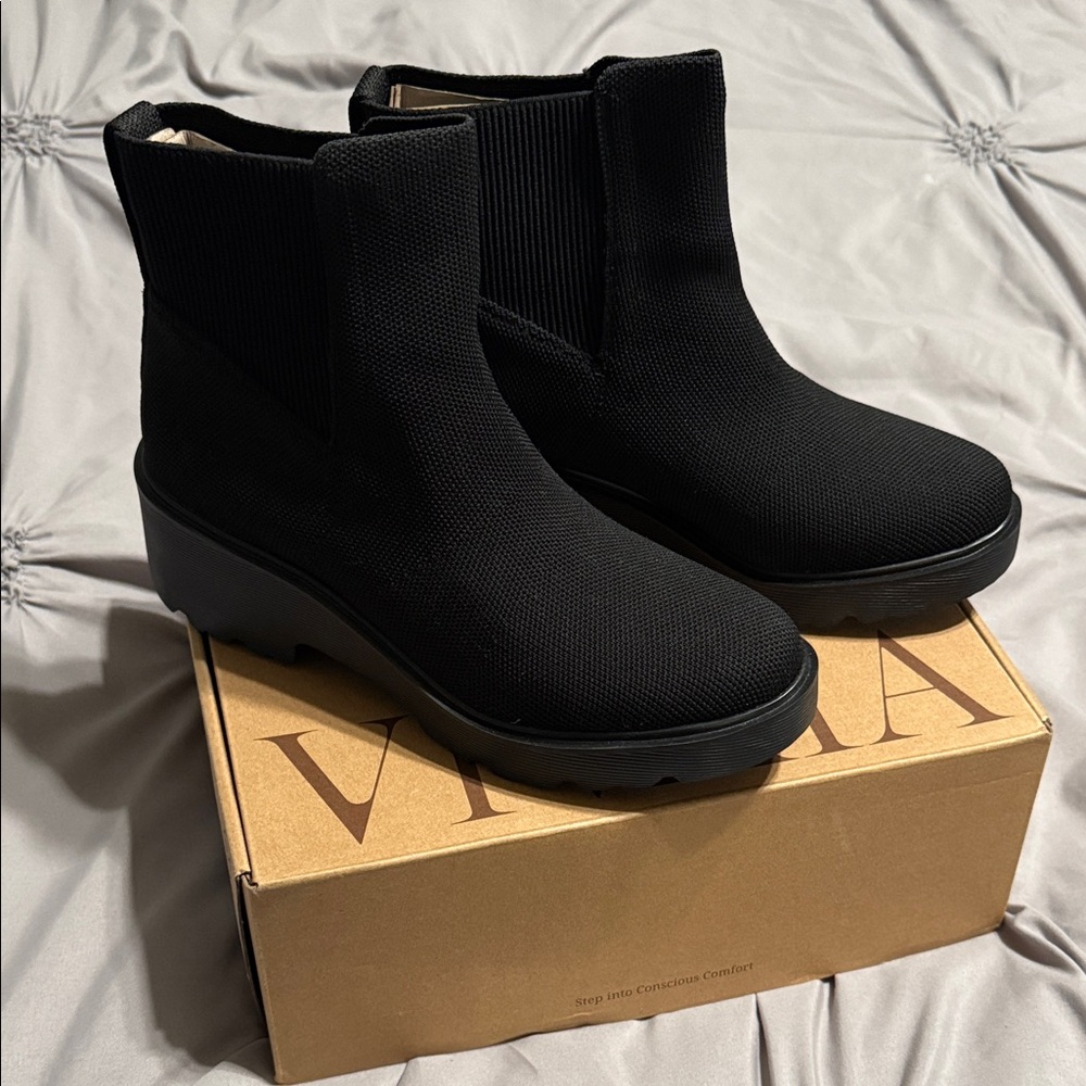 Stylish Black Ankle Round Toe Booties